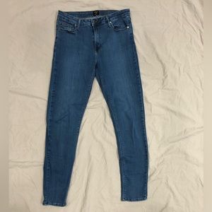 Just Black Denim. Skinny stretch. Women’s. Size 33. Medium wash.